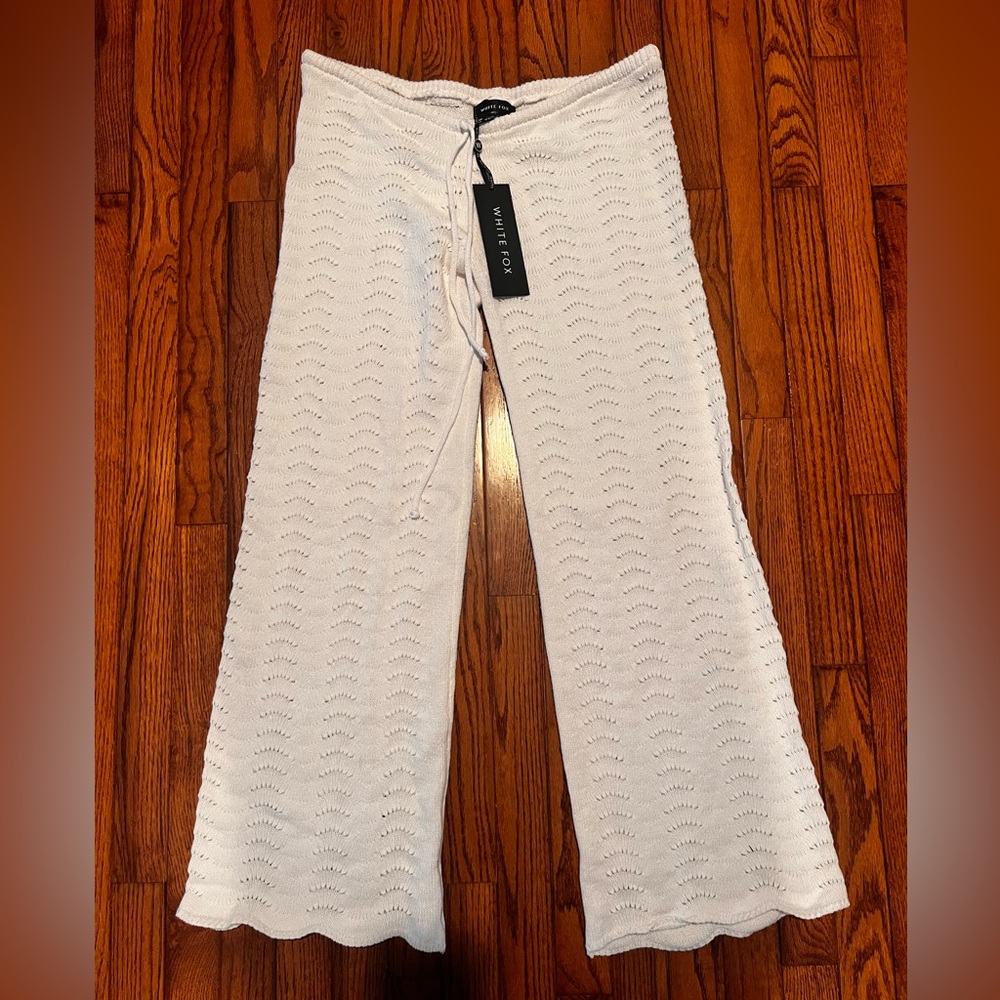 White Fox “Time to Relax” crochet pants. M/L